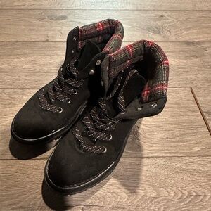 Black Plaid-Lined Boots